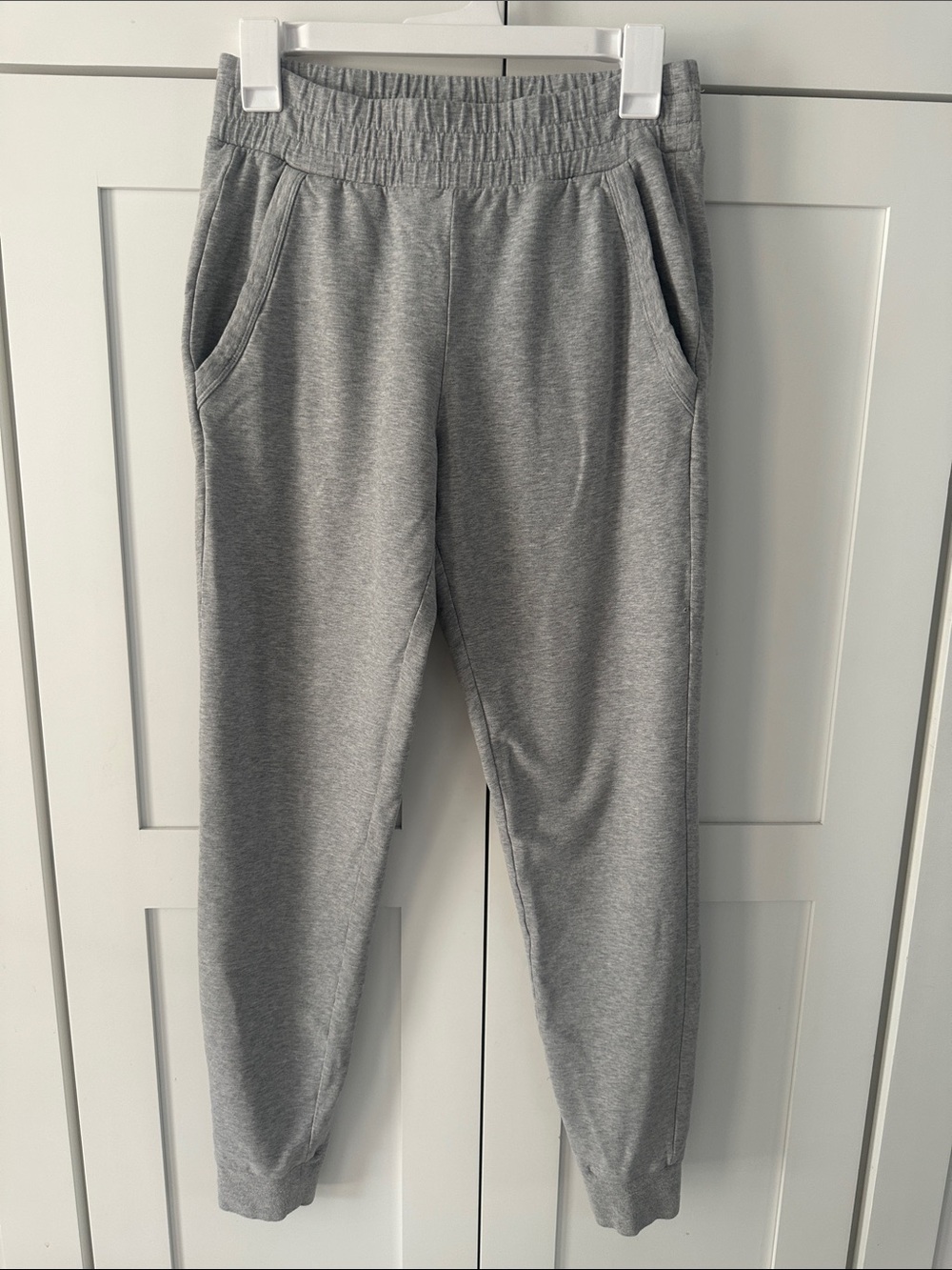 ALO Yoga Women’s Light Grey Jogger Sweatpants